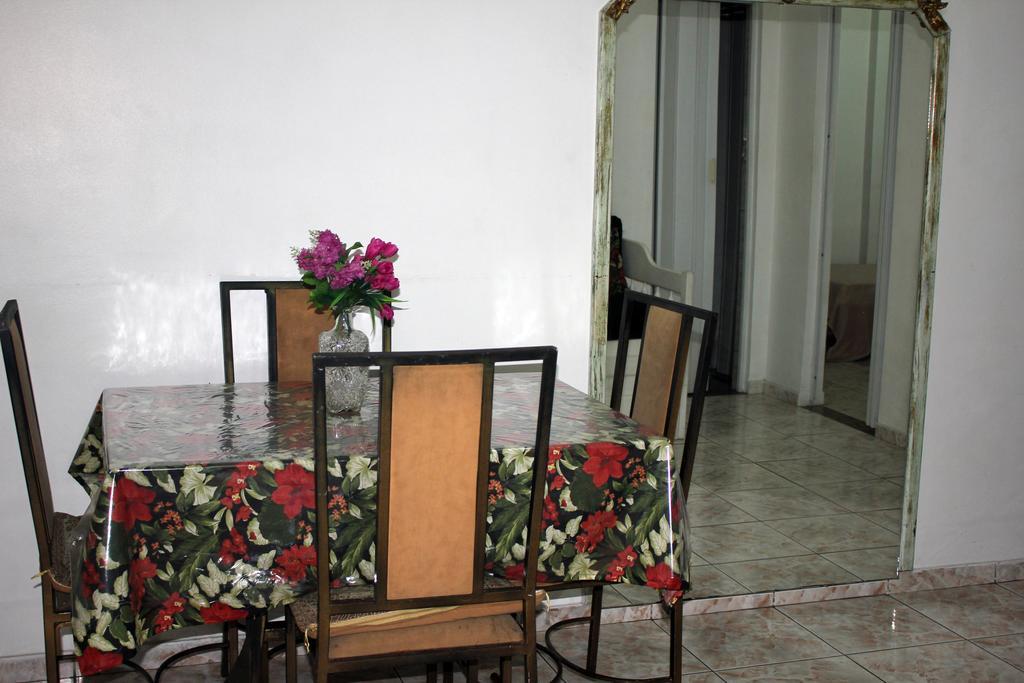 Lindo E Barato, Av Copacabana 479/301 Apartment